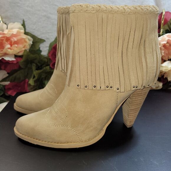 NIB Very Volatile Shakee Ankle Bootie - Picture 7 of 11